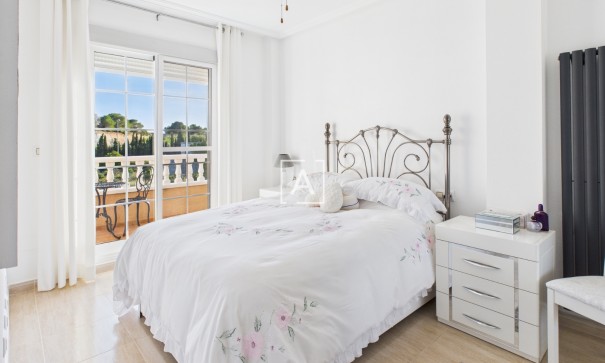 Sprzedaż - Willa w zabudowie bliźniaczej -
Pinar de Campoverde