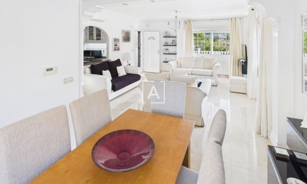 Sprzedaż - Willa w zabudowie bliźniaczej -
Pinar de Campoverde