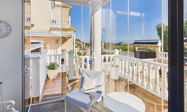 Sprzedaż - Willa w zabudowie bliźniaczej -
Pinar de Campoverde