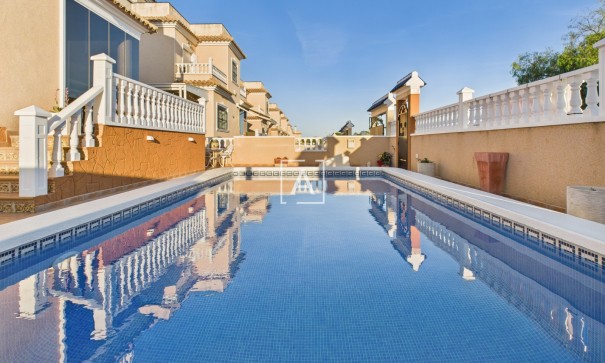 Sprzedaż - Willa w zabudowie bliźniaczej -
Pinar de Campoverde