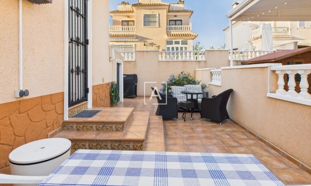 Sprzedaż - Willa w zabudowie bliźniaczej -
Pinar de Campoverde