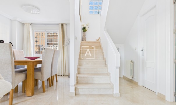 Sprzedaż - Willa w zabudowie bliźniaczej -
Pinar de Campoverde