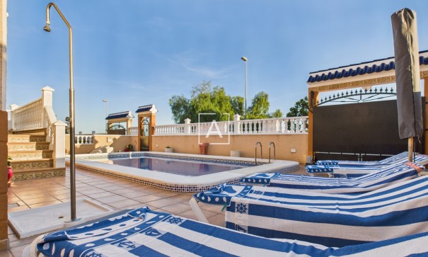 Sprzedaż - Willa w zabudowie bliźniaczej -
Pinar de Campoverde