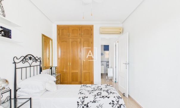 Sprzedaż - Willa w zabudowie bliźniaczej -
Pinar de Campoverde