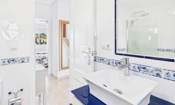 Sprzedaż - Willa w zabudowie bliźniaczej -
Pinar de Campoverde