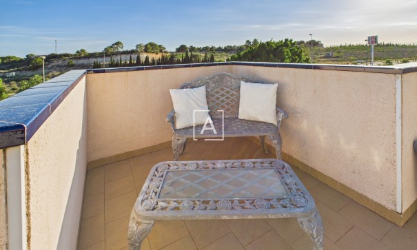 Sprzedaż - Willa w zabudowie bliźniaczej -
Pinar de Campoverde