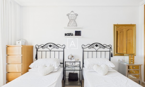 Sprzedaż - Willa w zabudowie bliźniaczej -
Pinar de Campoverde