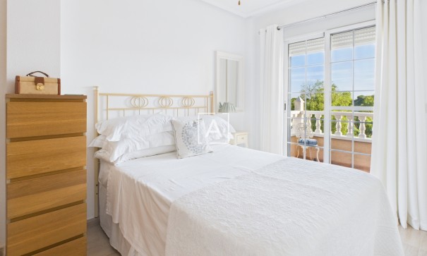 Sprzedaż - Willa w zabudowie bliźniaczej -
Pinar de Campoverde