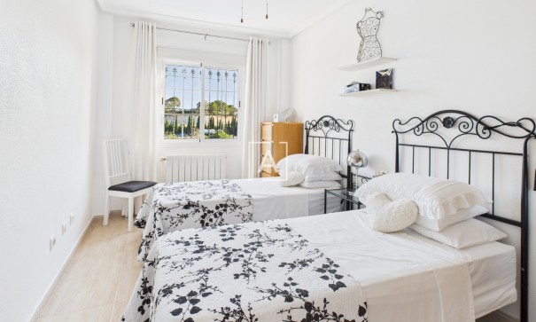 Sprzedaż - Willa w zabudowie bliźniaczej -
Pinar de Campoverde