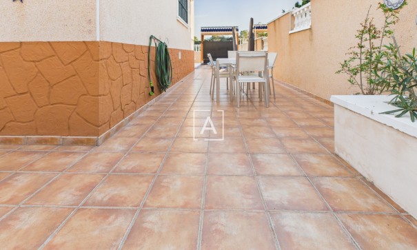 Sprzedaż - Willa w zabudowie bliźniaczej -
Pinar de Campoverde