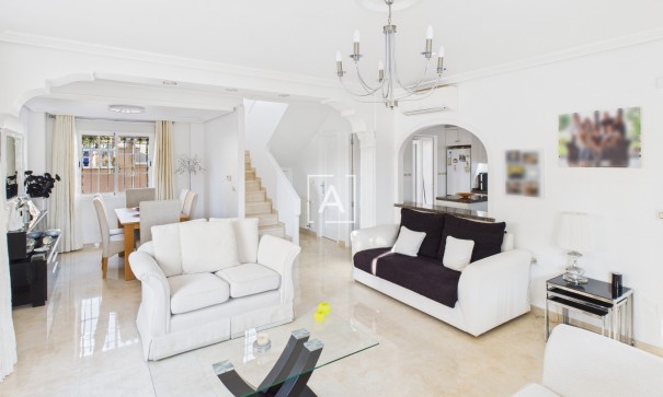 Sprzedaż - Willa w zabudowie bliźniaczej -
Pinar de Campoverde