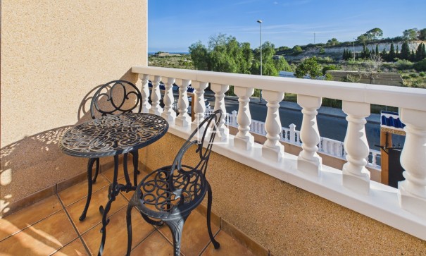 Sprzedaż - Willa w zabudowie bliźniaczej -
Pinar de Campoverde