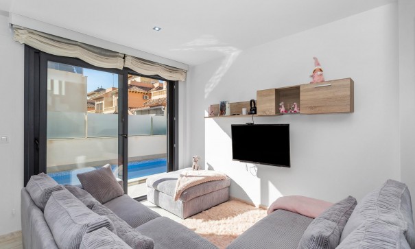 Herverkoop - Vrijstaande Villa -
Torrevieja - Sector 25