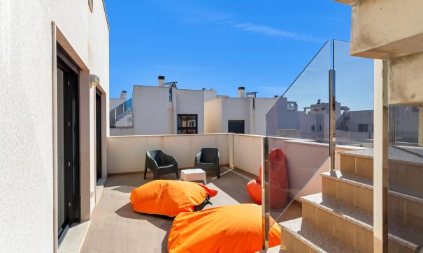 Herverkoop - Vrijstaande Villa -
Torrevieja - Sector 25