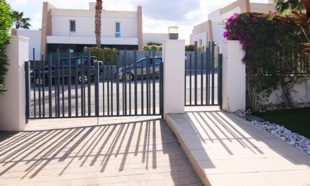 Sale - Semi Detached Villa -
Algorfa - La Finca Golf