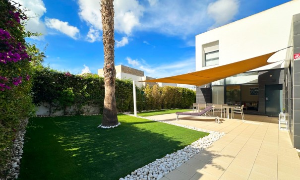 Sale - Semi Detached Villa -
Algorfa - La Finca Golf