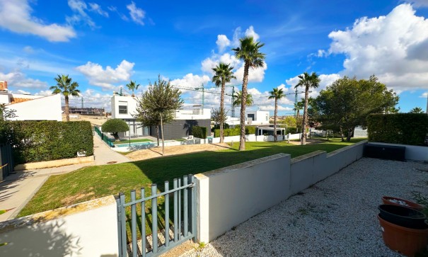 Sale - Semi Detached Villa -
Algorfa - La Finca Golf