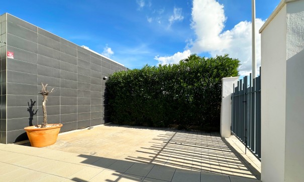 Sale - Semi Detached Villa -
Algorfa - La Finca Golf