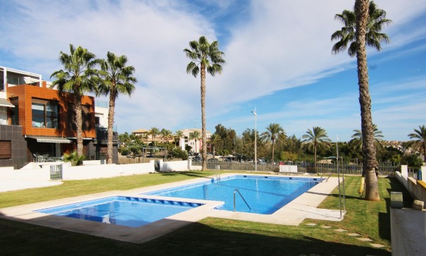 Sale - Semi Detached Villa -
Algorfa - La Finca Golf