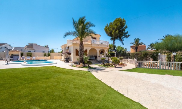 Sale - Detached Villa -
Torrevieja - La Siesta - El Salado - Torreta