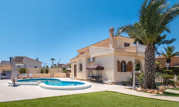 Sale - Detached Villa -
Torrevieja - La Siesta - El Salado - Torreta