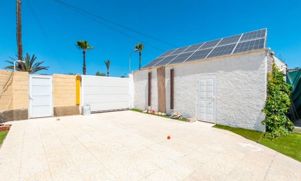 Sale - Detached Villa -
Torrevieja - La Siesta - El Salado - Torreta