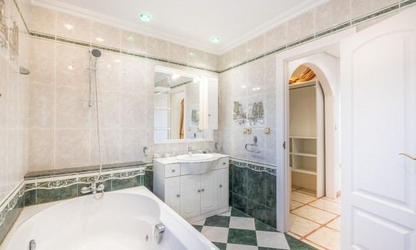 Sale - Detached Villa -
Torrevieja - El chaparral