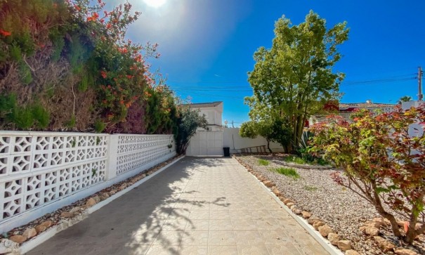 Sale - Villa -
Torrevieja