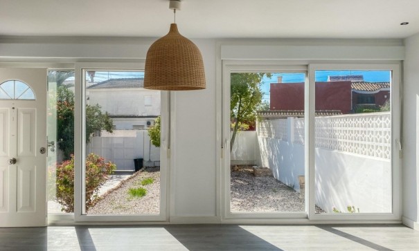 Sale - Villa -
Torrevieja