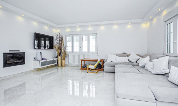 Återförsäljning - Fristående villa -
La Zenia