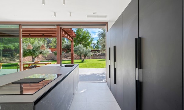 Videresalg - Fritliggende villa -
Finestrat