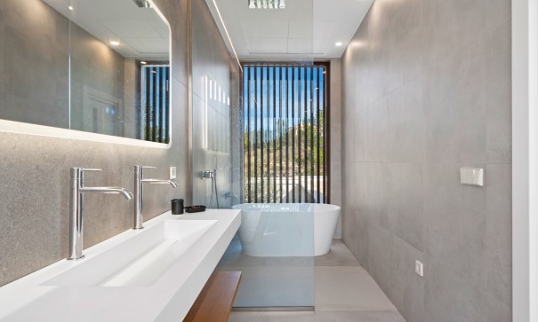 Videresalg - Fritliggende villa -
Finestrat