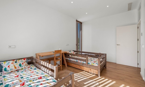 Videresalg - Fritliggende villa -
Finestrat