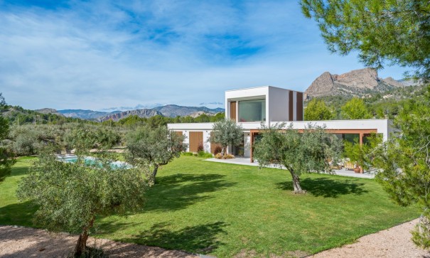 Videresalg - Fritliggende villa -
Finestrat