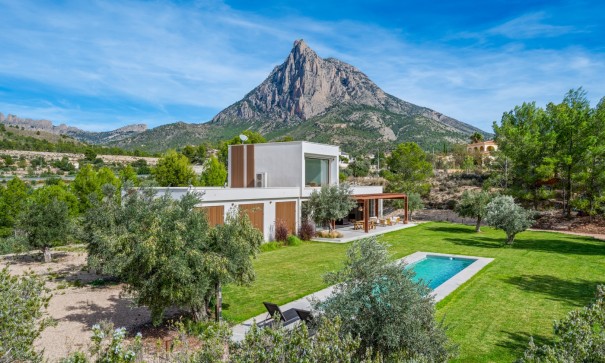 Videresalg - Fritliggende villa -
Finestrat