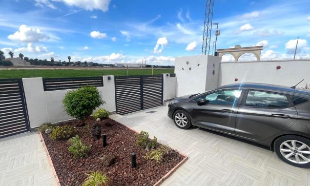 Venta - Chalet Independiente -
Algorfa