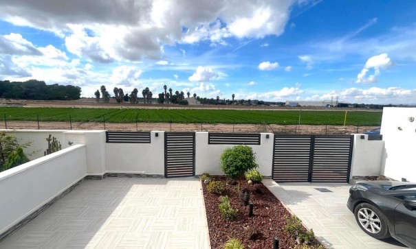 Venta - Chalet Independiente -
Algorfa