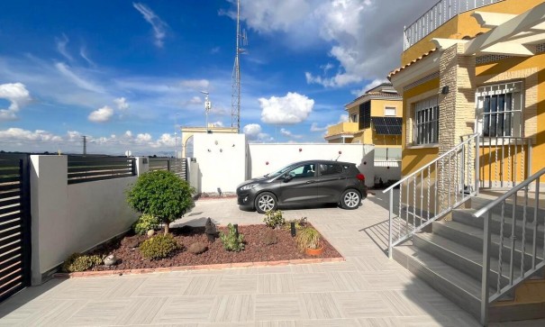 Venta - Chalet Independiente -
Algorfa