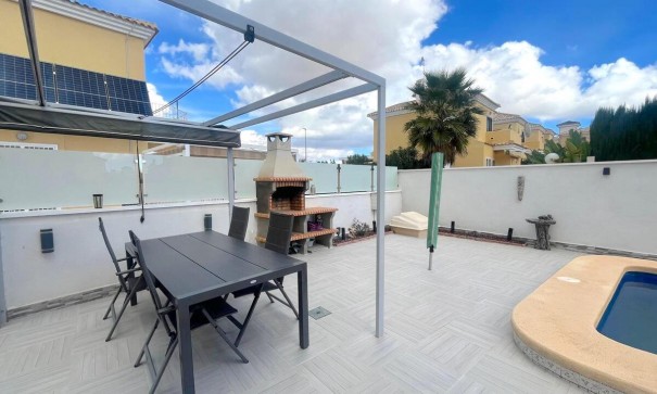 Venta - Chalet Independiente -
Algorfa