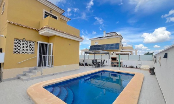 Venta - Chalet Independiente -
Algorfa