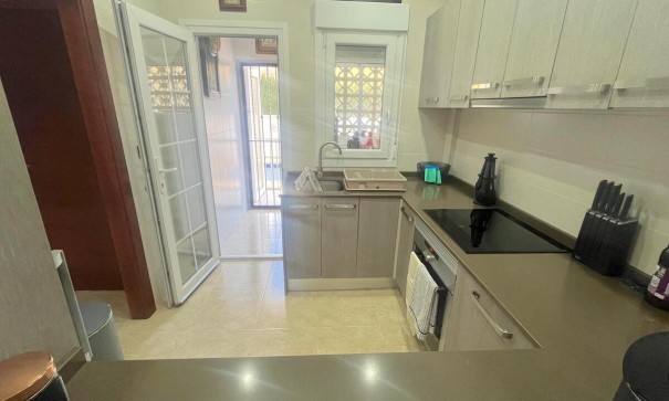 Venta - Chalet Independiente -
Algorfa