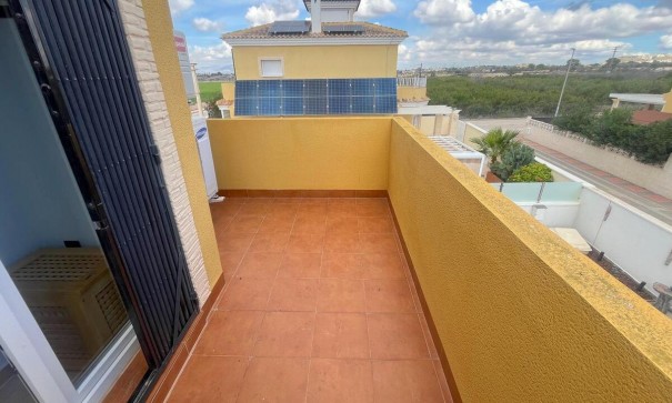 Venta - Chalet Independiente -
Algorfa