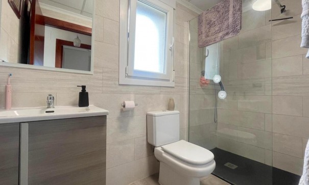 Venta - Chalet Independiente -
Algorfa