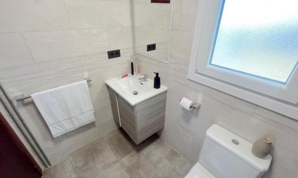 Venta - Chalet Independiente -
Algorfa