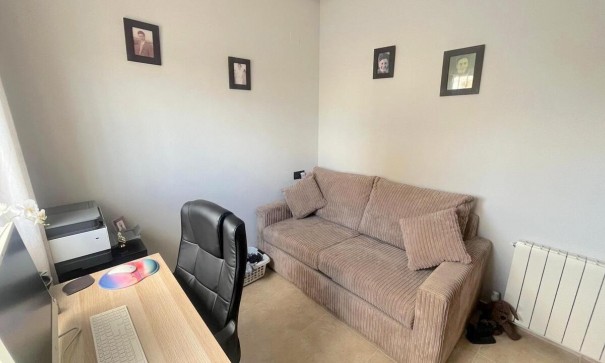 Venta - Chalet Independiente -
Algorfa