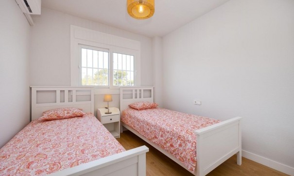 Återförsäljning - Lägenhet lägenhet -
Orihuela Costa - Campoamor