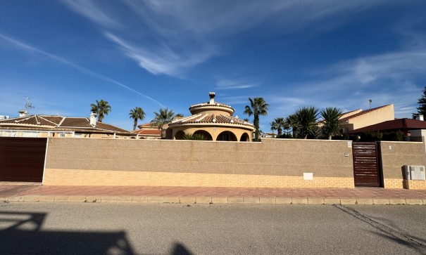 Återförsäljning - Fristående villa -
Benijofar