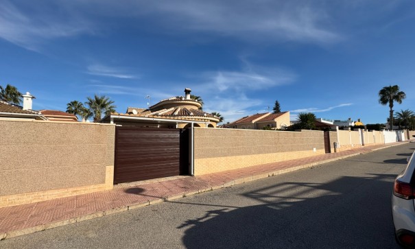 Återförsäljning - Fristående villa -
Benijofar