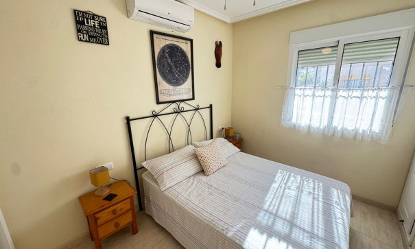 Sprzedaż - Willa w zabudowie bliźniaczej -
Villamartín