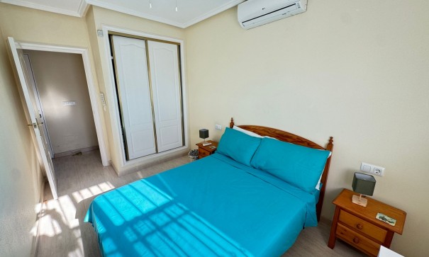 Sprzedaż - Willa w zabudowie bliźniaczej -
Villamartín